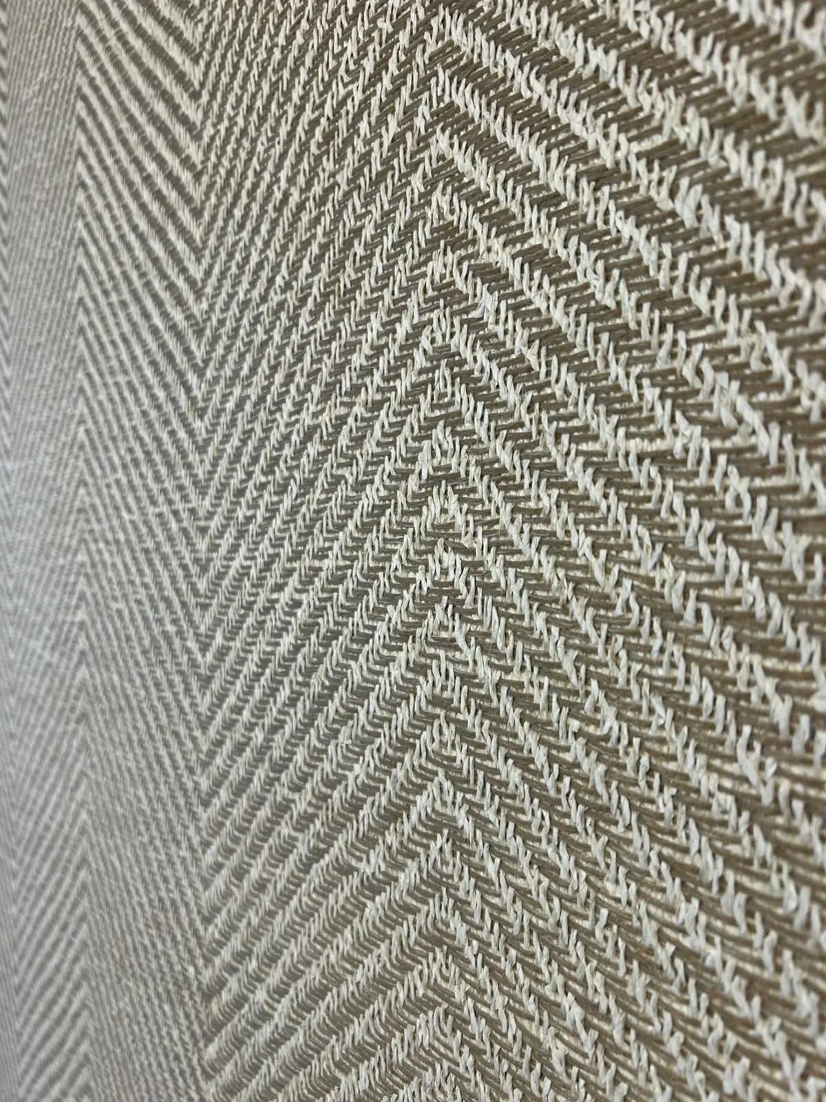 Visgraatstructuur behang, close-up